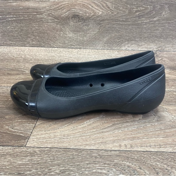 CROCS Shoes - Crocs Patent Cap Toe Ballet Flat Black Comfort Slip
On Casual Shoe Women Size 8